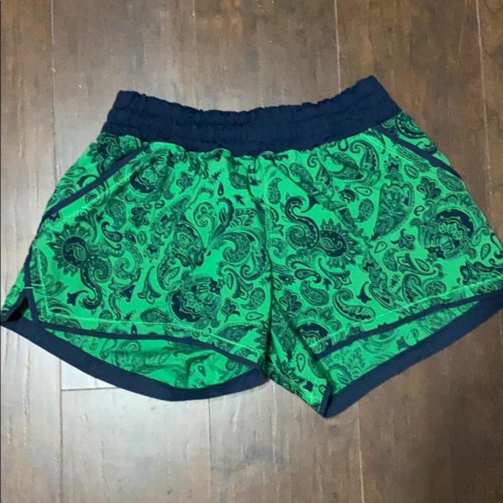 Lulu Size 6 green and navy shorts